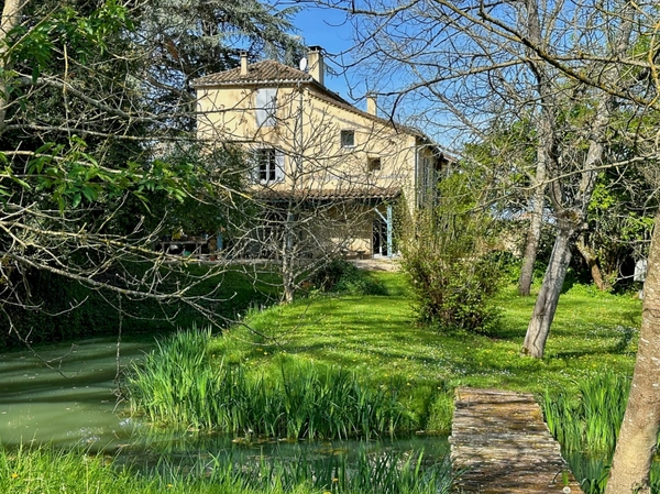 Dpt Gers (32), à vendre MONTREAL maison gasconne de 222m2 avec gîte et piscine - 1,5 hectare