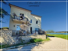 Vue panoramique en première ligne sur l'Étang de l'Olivier – Demeure de caractère 6 chambres et 2 gites