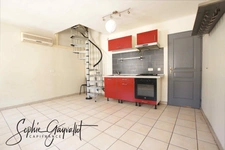T2 Duplex avec terrasse tropézienne au coeur du centre ville.