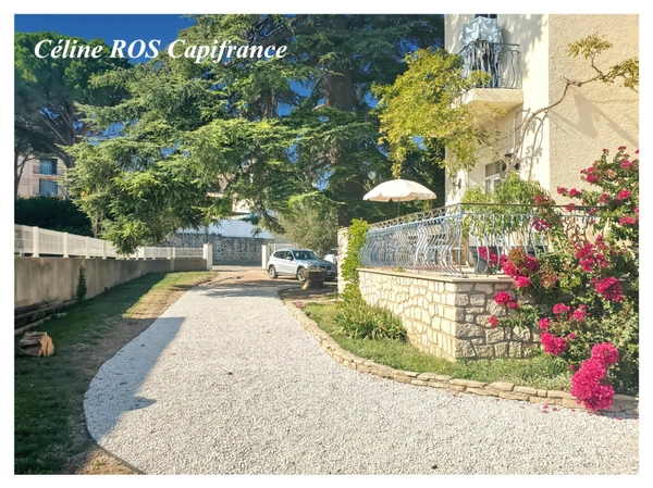 Maison de Maître Bourgeoise avec Vue Panoramique – Istres, Bord de l’Étang de l’Olivier