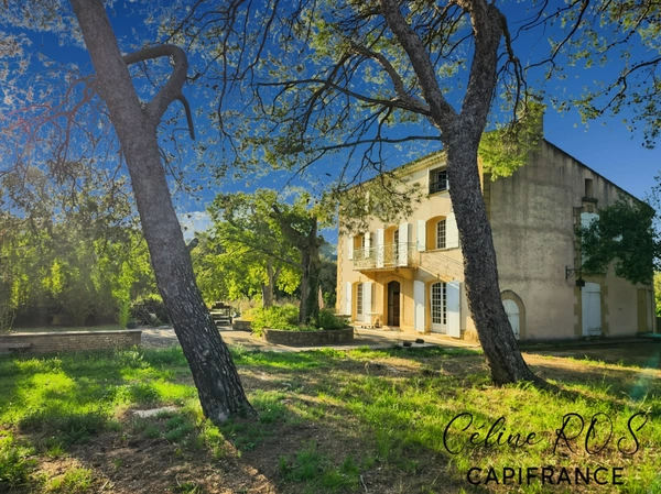 BELLE DEMEURE EN PIERRE DE 228 M² – 2 615 M² DE TERRAIN – DÉPENDANCES – UN POTENTIEL EXCEPTIONNEL