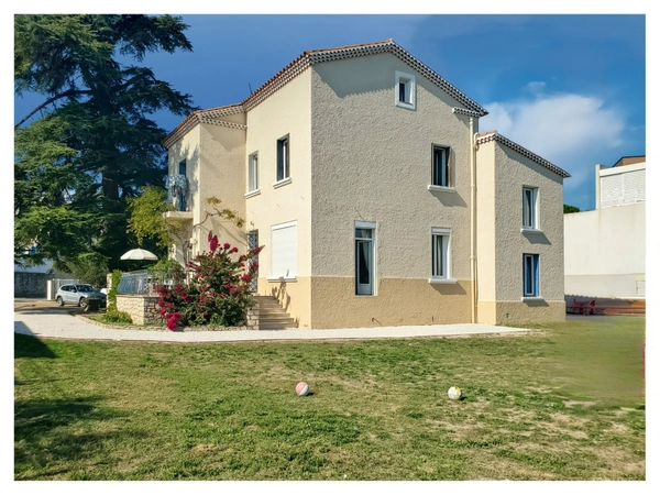 Maison de Maître Bourgeoise avec Vue Panoramique – Istres, Bord de l’Étang de l’Olivier