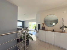 Une maison contemporaine lumineuse et aux beaux volumes au Cendre