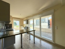 Appartement T3 moderne avec terrasse, parking et accessibilité PMR – Clermont-Ferrand République / Estaing