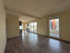 Appartement T3 moderne avec terrasse, parking et accessibilité PMR – Clermont-Ferrand République / Estaing