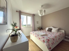 EXCLUSIVITÉ CLERMONT-FERRAND  T3 de 57 m² en dernier étage : Le compromis idéal entre confort urbain et sérénité.