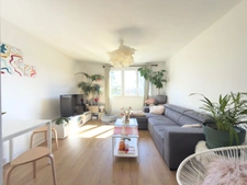 EXCLUSIVITÉ CLERMONT-FERRAND  T3 de 57 m² en dernier étage : Le compromis idéal entre confort urbain et sérénité.