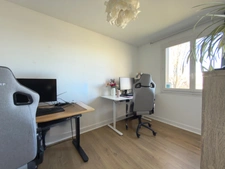 EXCLUSIVITÉ CLERMONT-FERRAND  T3 de 57 m² en dernier étage : Le compromis idéal entre confort urbain et sérénité.