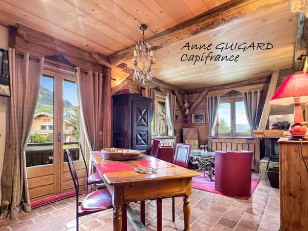 MEGEVE (74) - Beau 3 pièces entièrement refait avec cheminée, beaucoup de charme, vue Mont Blanc