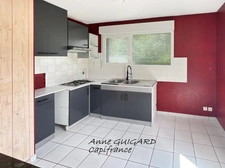 SILLINGY (74) - Maison discrètement mitoyenne de 93m² habitables + garage + terrain 415m² + 2 parkings
