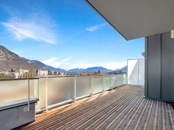 ANNECY LE VIEUX (74) - 4 pièces de 113m² en dernier étage + terrasse de 21m²