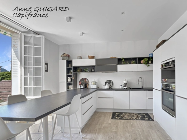 ANNECY (74) : Appartement 4 pièces de 107m² de style "Belle époque" avec garage, cave et greniers