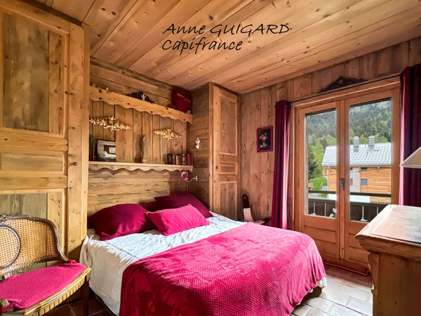 MEGEVE (74) - Beau 3 pièces entièrement refait avec cheminée, beaucoup de charme, vue Mont Blanc
