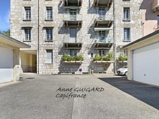 ANNECY (74) - Appartement 4 PIECES de 107m² de style Belle époque avec garage, cave et greniers