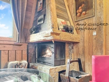 MEGEVE (74) - Beau 3 pièces entièrement refait avec cheminée, beaucoup de charme, vue Mont Blanc