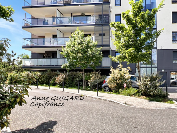 ANNECY: Quartier Vire-Moulin, GARAGE à vendre en EXCLUSIVITE ! 