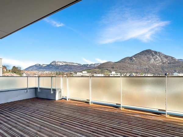 ANNECY LE VIEUX (74) - 4 PIECES de 113m² en dernier étage + terrasse de 21m²