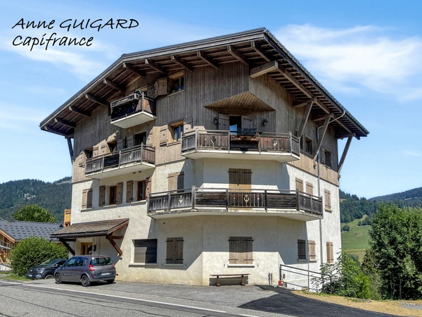 MEGEVE (74) - Beau 3 PIECES entièrement refait avec cheminée, beaucoup de charme, vue Mont Blanc