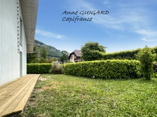 SILLINGY (74) - Maison discrètement mitoyenne de 93m² habitables + garage + terrain 415m² + 2 parkings