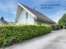 SILLINGY (74) - Maison discrètement mitoyenne de 93m² habitables + garage + terrain 415m² + 2 parkings