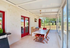 Maison de caractère, avec 312 m2 de dépendances et vue dégagée sur la campagne – À 15 min des plages