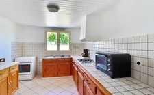 Maison de caractère, avec 312 m2 de dépendances et vue dégagée sur la campagne – À 15 min des plages
