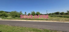 A vendre en exclusivité, proche de la Belgique et du Luxembourg, un terrain à bâtir viabilisé de 1548 m² !