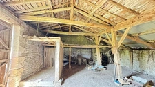 🏡 Corps de ferme à rénover – Un fort potentiel au cœur de la campagne CHARMANT (16)