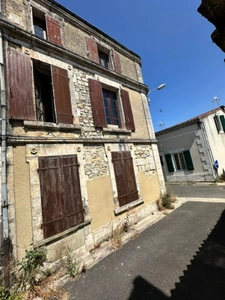 Maison à rénover + possibilité terrain non attenant bord de touvre en plus(8 k€). RUELLE SUR TOUVRE (16)