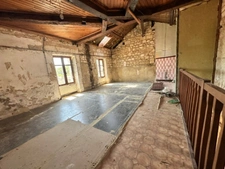 Maison à rénover + possibilité terrain non attenant bord de touvre en plus(8 k€). RUELLE SUR TOUVRE (16)