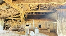 🏡 Corps de ferme à rénover – Un fort potentiel au cœur de la campagne CHARMANT (16)