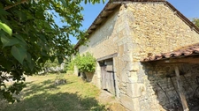 🏡 Corps de ferme à rénover – Un fort potentiel au cœur de la campagne CHARMANT (16)