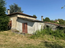 🏡 Corps de ferme à rénover – Un fort potentiel au cœur de la campagne CHARMANT (16)