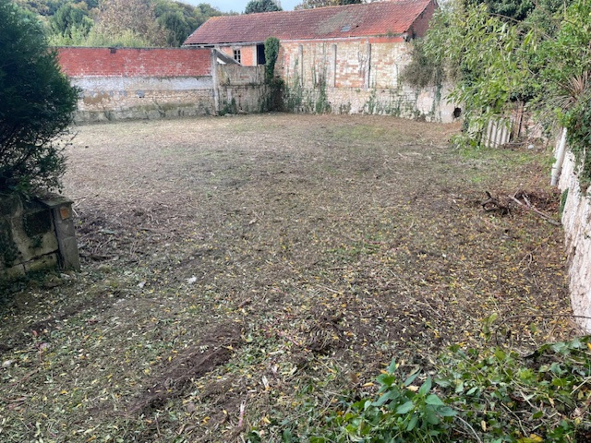 RARE À ANGOULÊME – TERRAIN PLAT EN PLEIN CŒUR DE VILLE ! · à Angouleme · 74 800 €