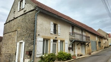 Maison avec deux logements – Vue imprenable, cave-jardin-garages à vendre METZ LE COMTE (58)