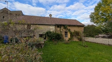 A vendre maison à rénover avec dépendances, garage et grange. SANTIGNY (89)