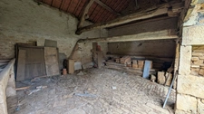 A vendre maison à rénover avec dépendances, garage et grange. SANTIGNY (89)