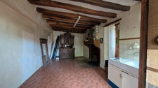 A vendre maison à rénover avec dépendances, garage et grange. SANTIGNY (89)