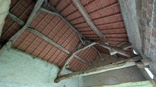 A vendre maison à rénover avec dépendances, garage et grange. SANTIGNY (89)