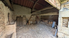 A vendre maison à rénover avec dépendances, garage et grange. SANTIGNY (89)