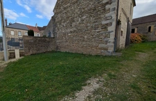 A vendre maison à rénover avec dépendances, garage et grange. SANTIGNY (89)
