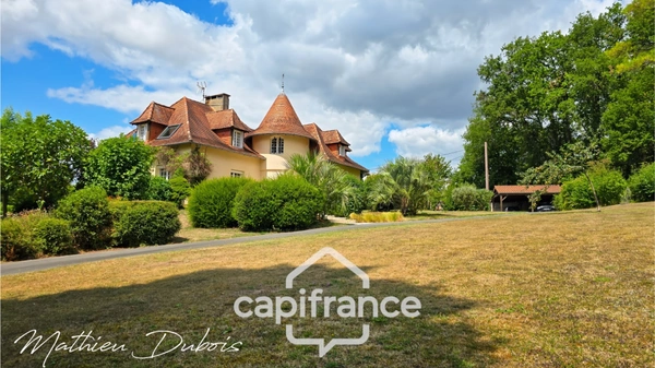 Maison de caractère 225 m² au sol avec piscine et vue campagne - À 5 minutes de Périgueux, Dordogne