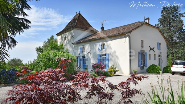 Domaine de prestige avec manoir, gîte et cottage sur 2,2 hectares de terrain paysager – Lot-et-Garonne