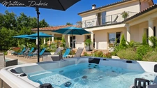 Villa d'architecte avec maison d'amis, piscine et 1,2 hectare au cœur du Périgord Vert
