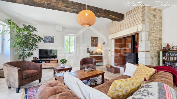 Un domaine de caractère proche d’Eymet avec installations équestres, gîtes et studio yoga/bien-être 