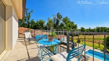 Villa d'architecte avec maison d'amis, piscine et 1,2 hectare au cœur du Périgord Vert