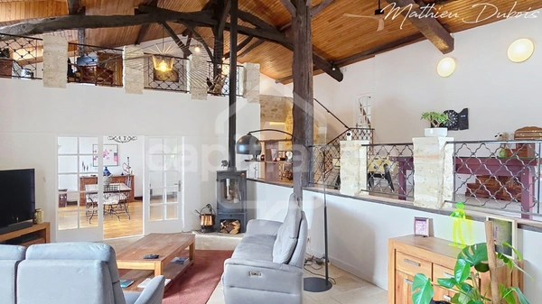 PROPRIÉTÉ DE CARACTÈRE – 3,35 HA DE NATURE, PISCINE ET GÎTE RÉNOVÉ