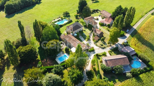 Domaine en hameau privé avec activité touristique - Cadre d’exception entre Lot et Dordogne
