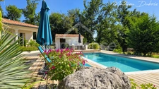 Villa d'architecte avec maison d'amis, piscine et 1,2 hectare au cœur du Périgord Vert