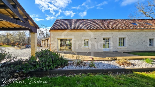Longère moderne avec piscine et près d’un hectare de terrain – Dordogne, près de Bergerac